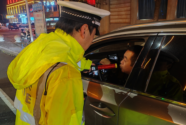 平羅交警圓滿完成國(guó)慶中秋假期交通安保工作